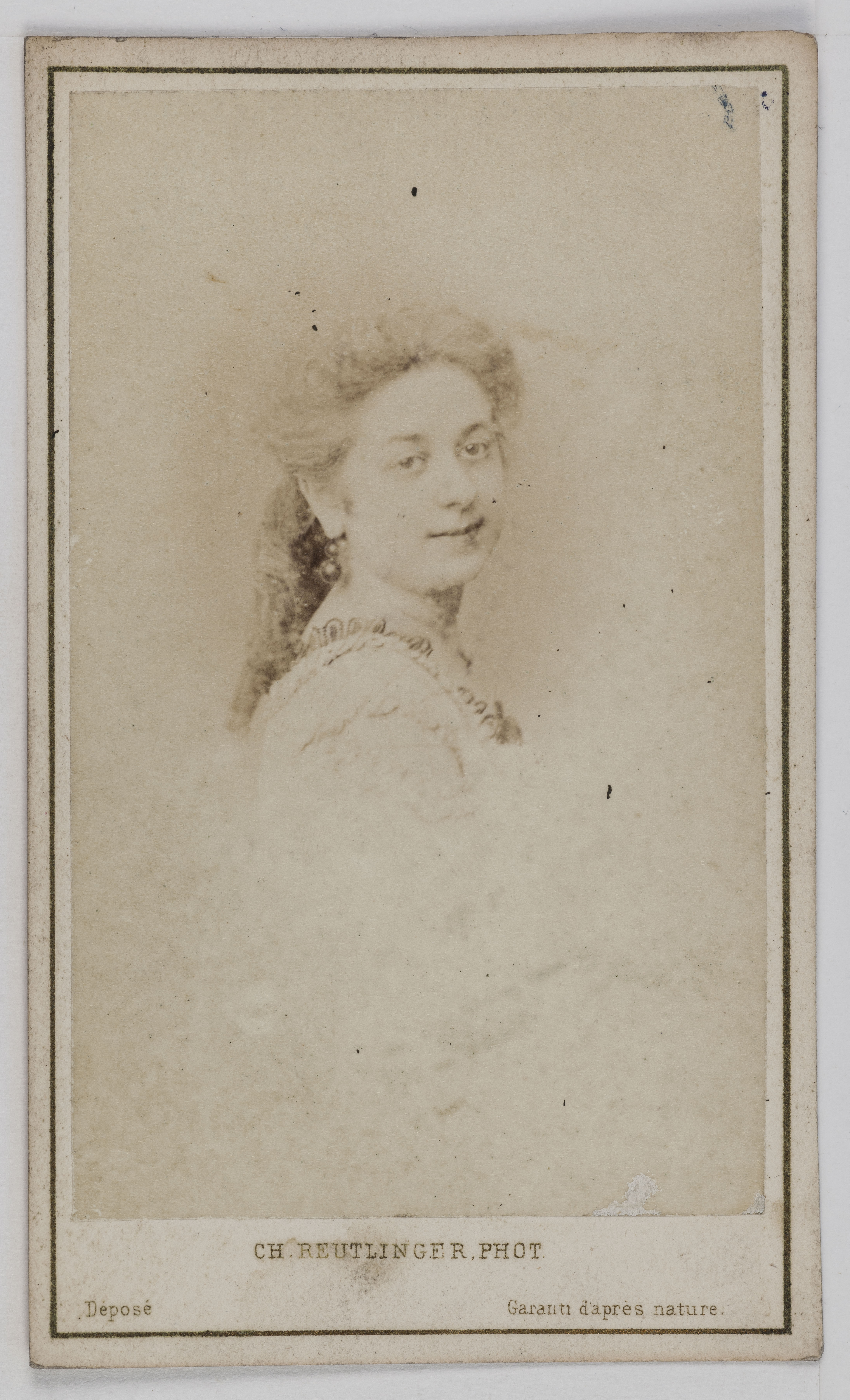 Charles Reutlinger, Portrait de Georgette Vernet, danseuse et violoniste.