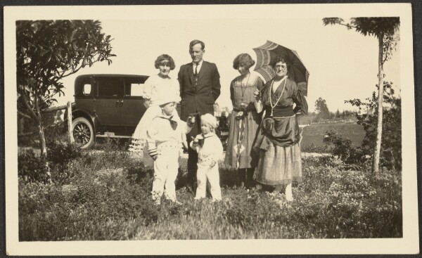Louis Fleckenstein, [Portrait of Florence's Family Outside with Car]