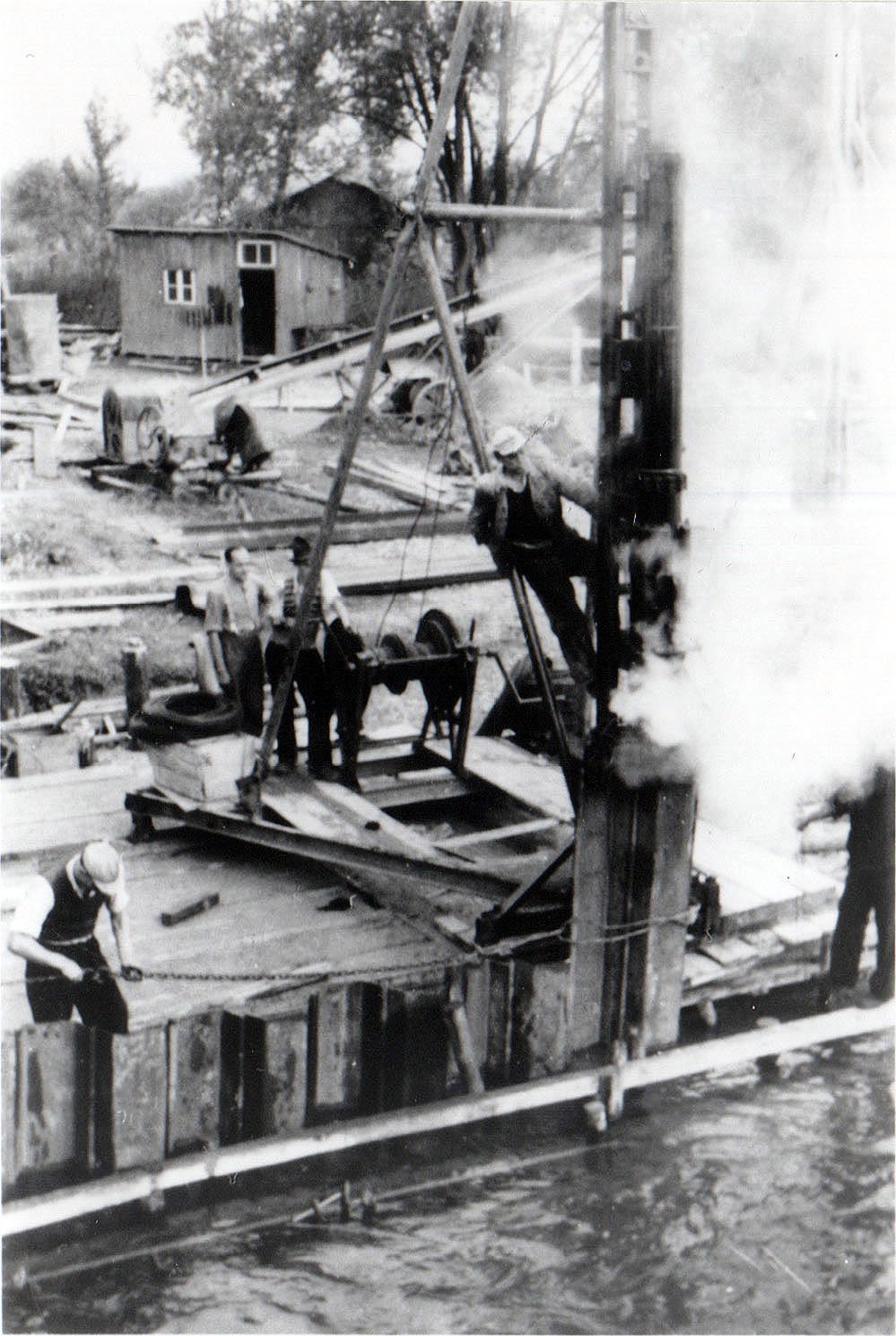 Unknown artist, Bau der einspurigen Brücke über die Ahr 1952