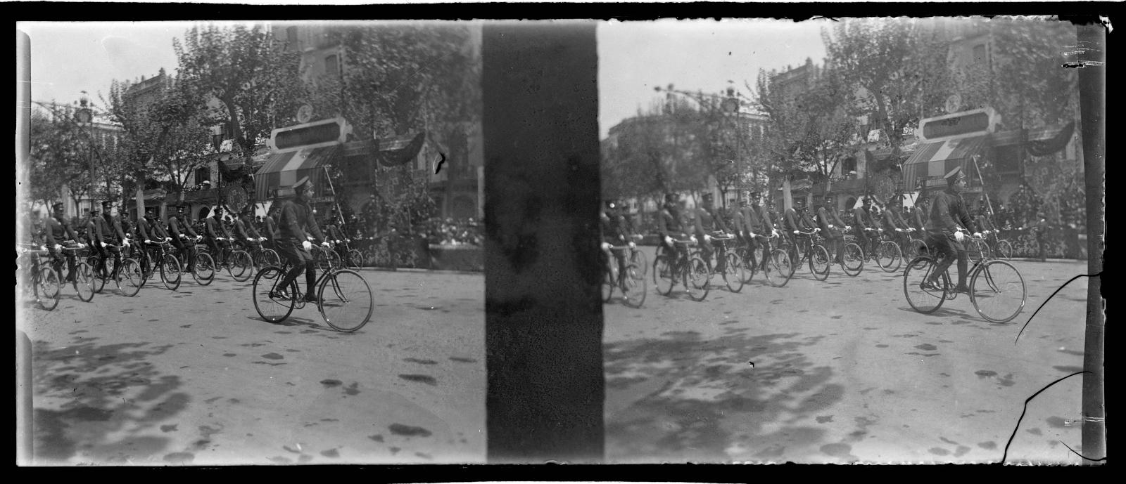 Desconegut, Parade by Barcelona