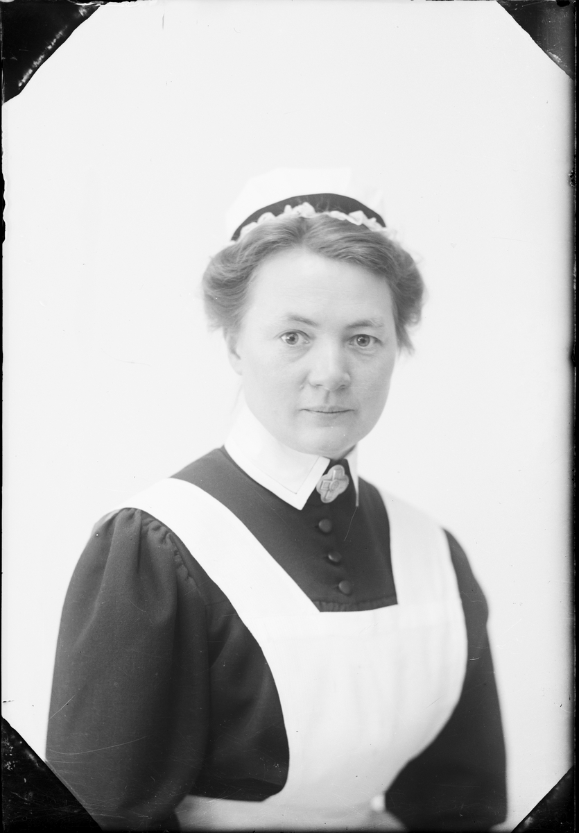 Skötsner-Edhlund, Kvinna i sjukvårdsuniform, Östhammar, Uppland