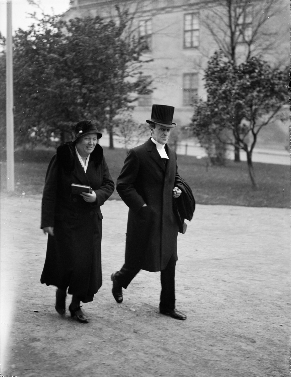 Paul Sandberg, Archbishop Erling Eidem with Unknown Woman in the University Park, Uppsala 1933