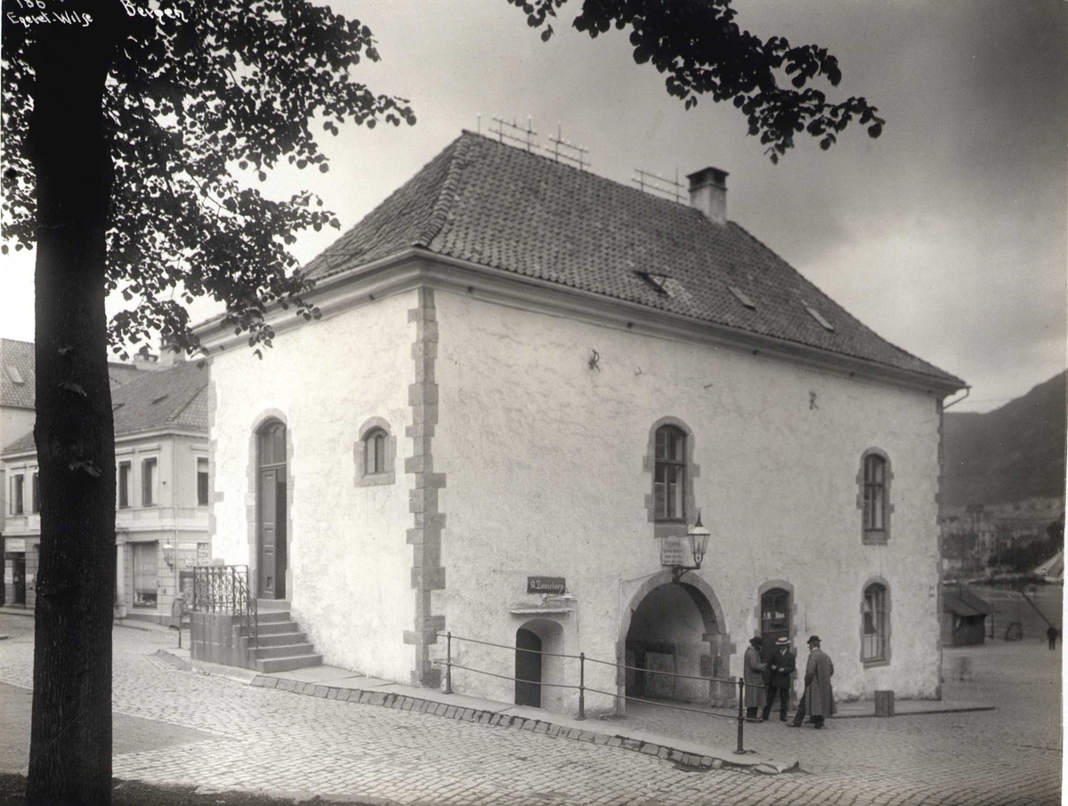 Anders Beer Wilse, Byporten, Nordnes, Bergen, Hordaland. Fotografert 1912.