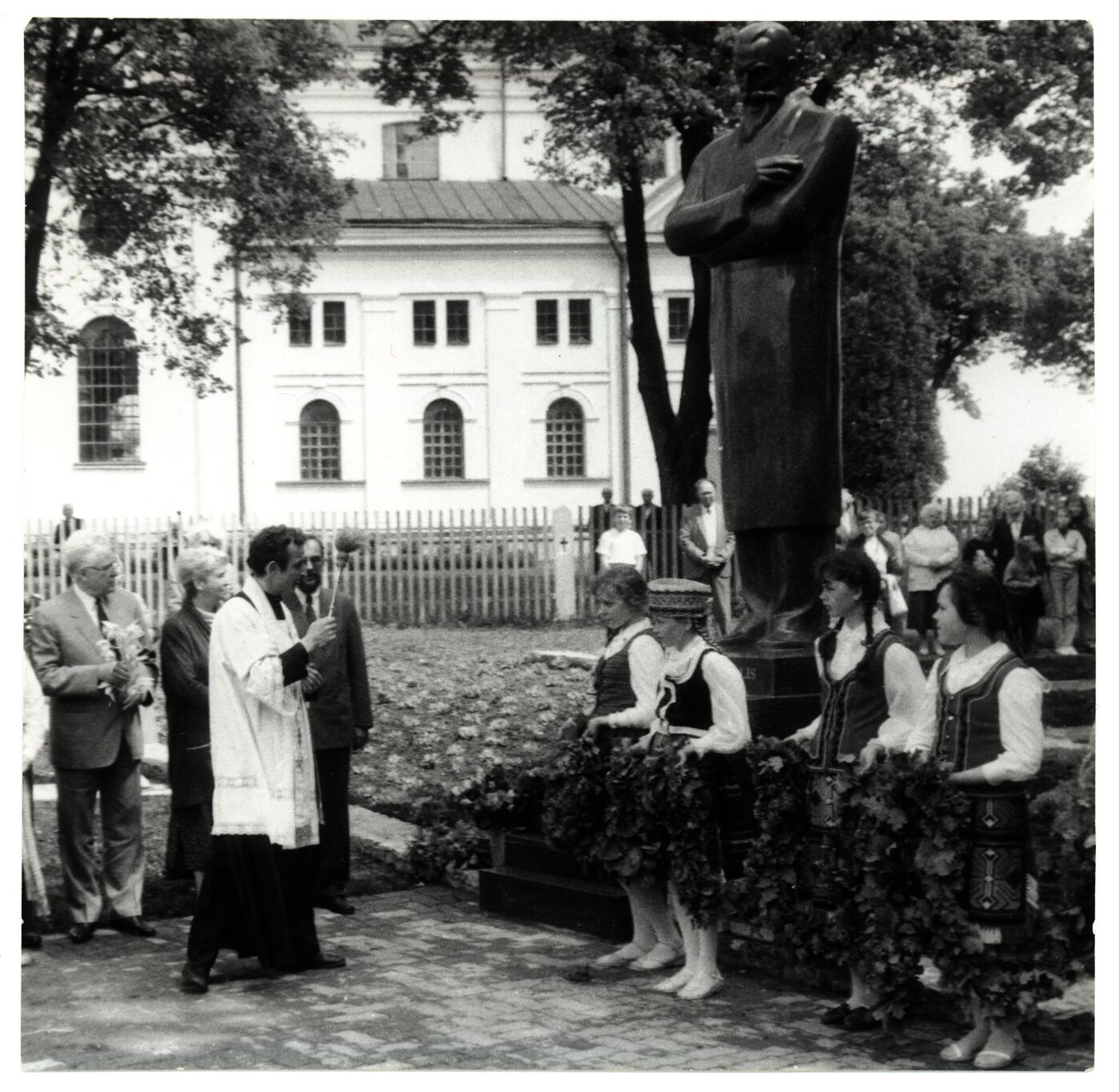 Nežinomas fotografas, J. Naujalio paminklo Raudondvaryje šventnimas