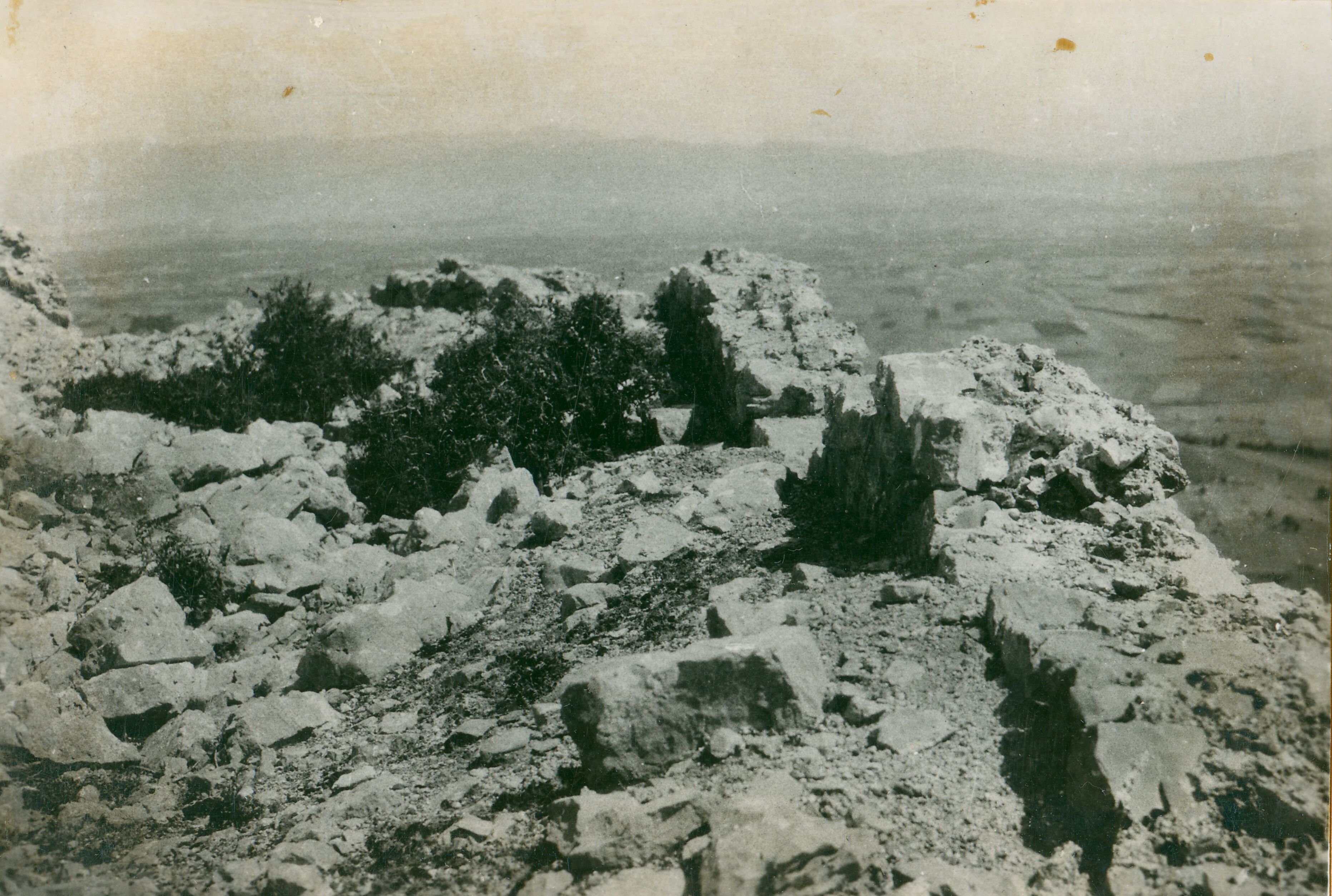 Većeslav Henneberg, Medak - Gradina Medak, najviši dio