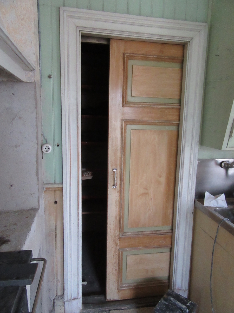 Unknown artist, Interior from Nygårdsgården in Bingsjö. The kitchen on the ground floor of the corsplan house in the courtyard. The house was erected in 1912.