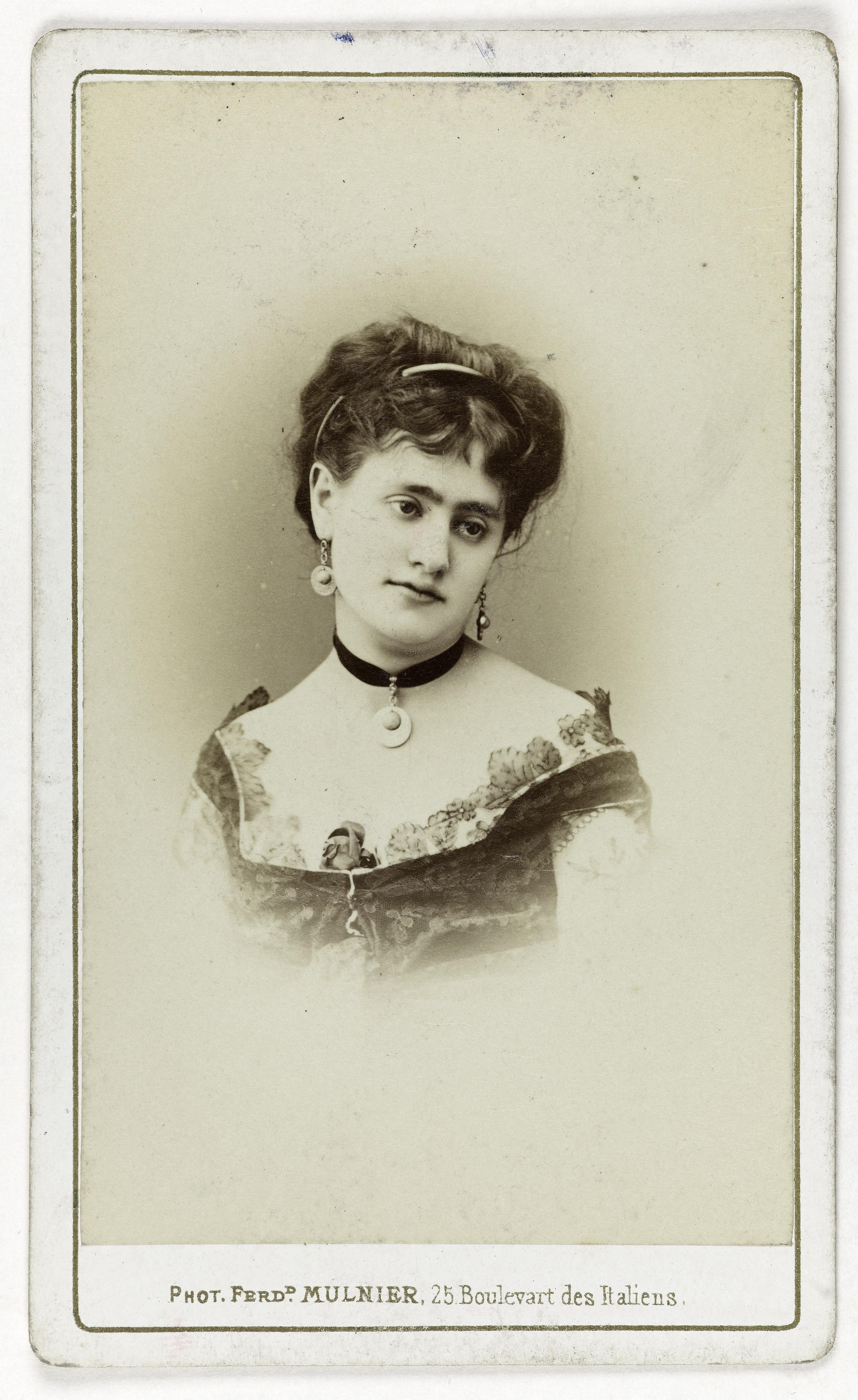 Ferdinand Mulnier, Portrait de Marie Marthe Suzanne Miette (1854- ap. 1898), actrice de théâtre et modèle d'atelier.