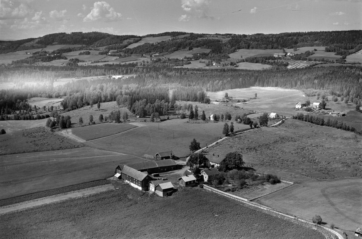 Widerøes Flyveselskap A/S, Flyfoto av Bogsti gard, Rudshøgda, Ringsaker.