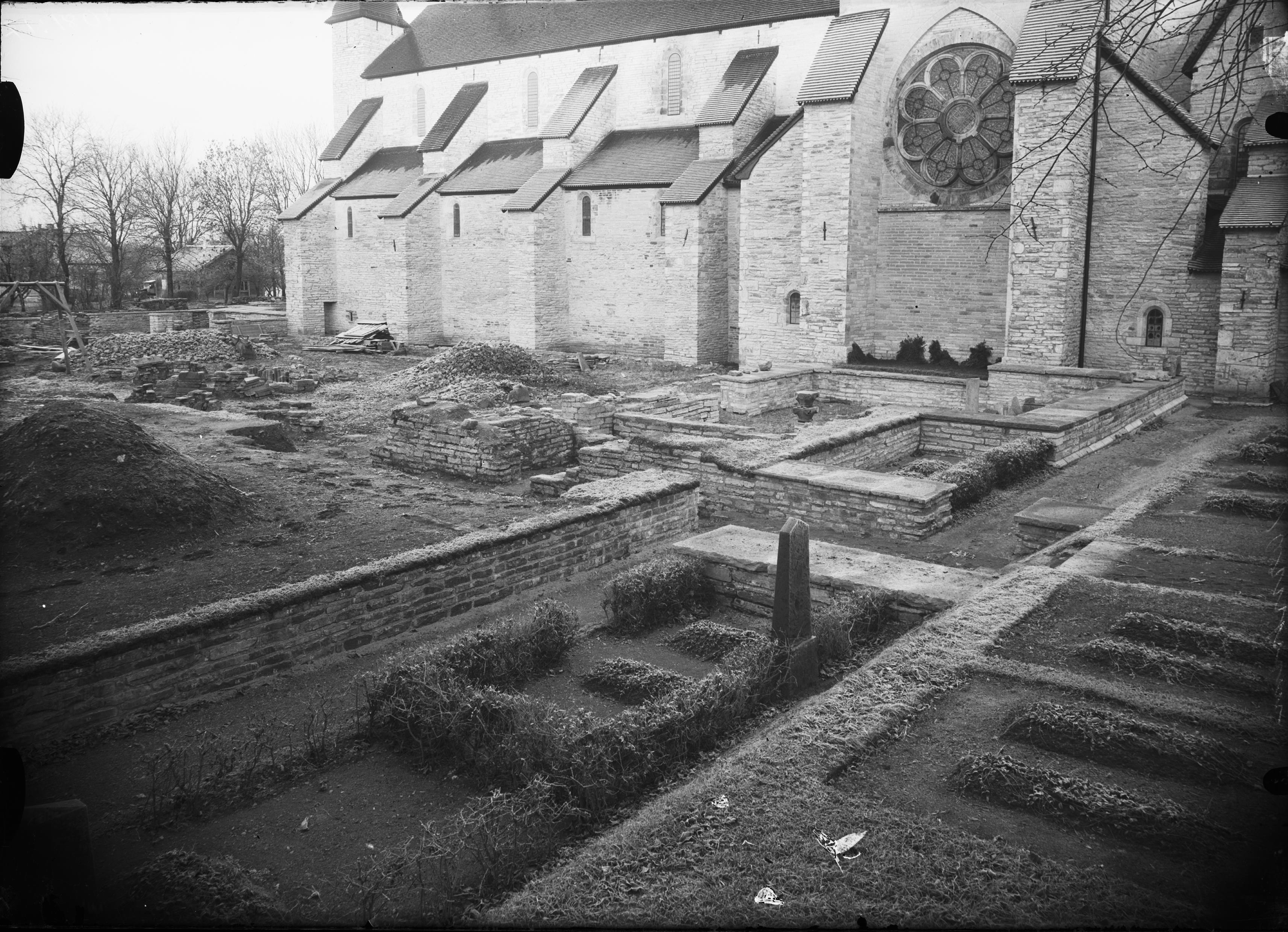 Axel Forssén, Varnhems klosterruin