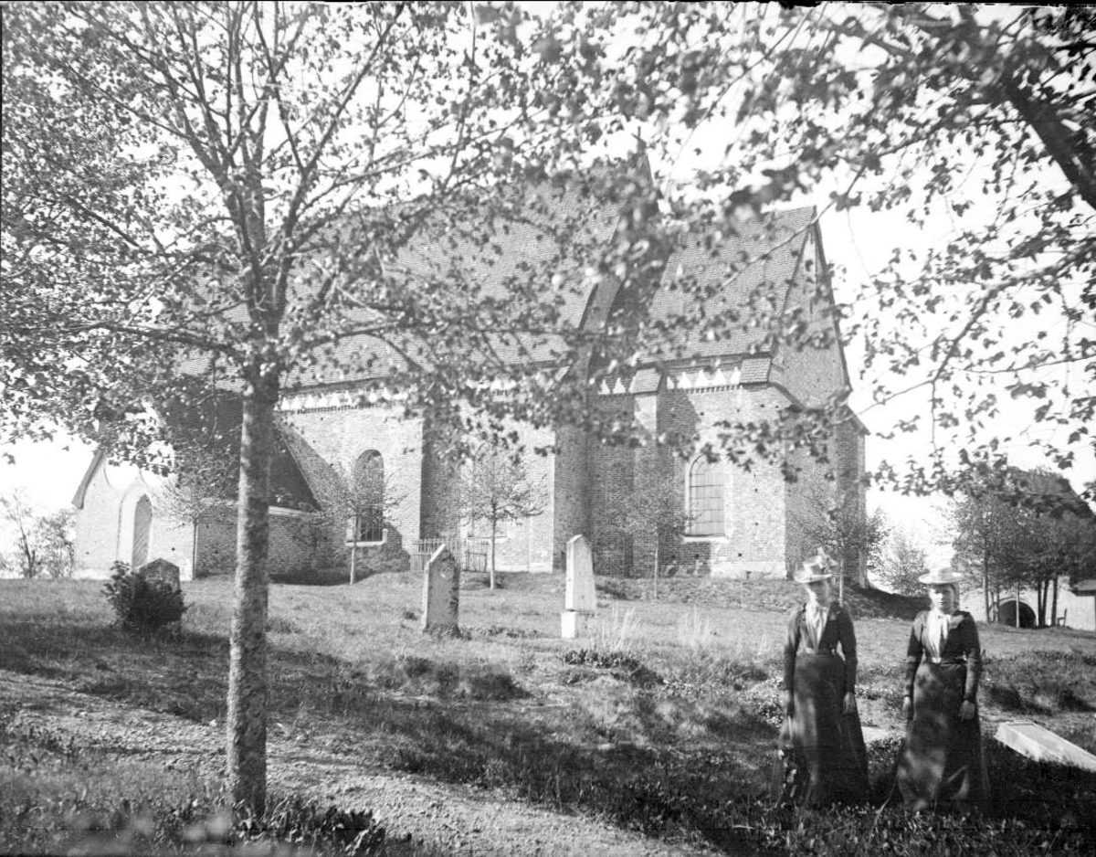 Johan Lundin, Two Women at Vendel Church, Vendel parish, Uppland