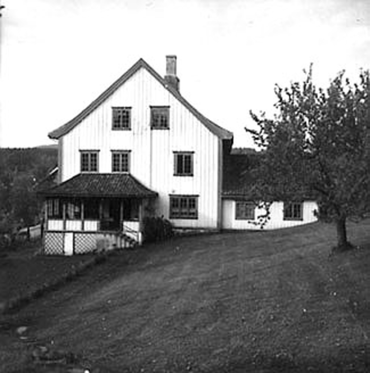 Anno Domkirkeodden, EKSTERIØR: GARDSBRUK, HOVEDBYGNINGEN, VIK, TANGENSE ARTIKKEL I HAMAR STIFTSTIDENDE 5. OKTOBER 1968. TEKST OG FOTO NORMANN HELGER.