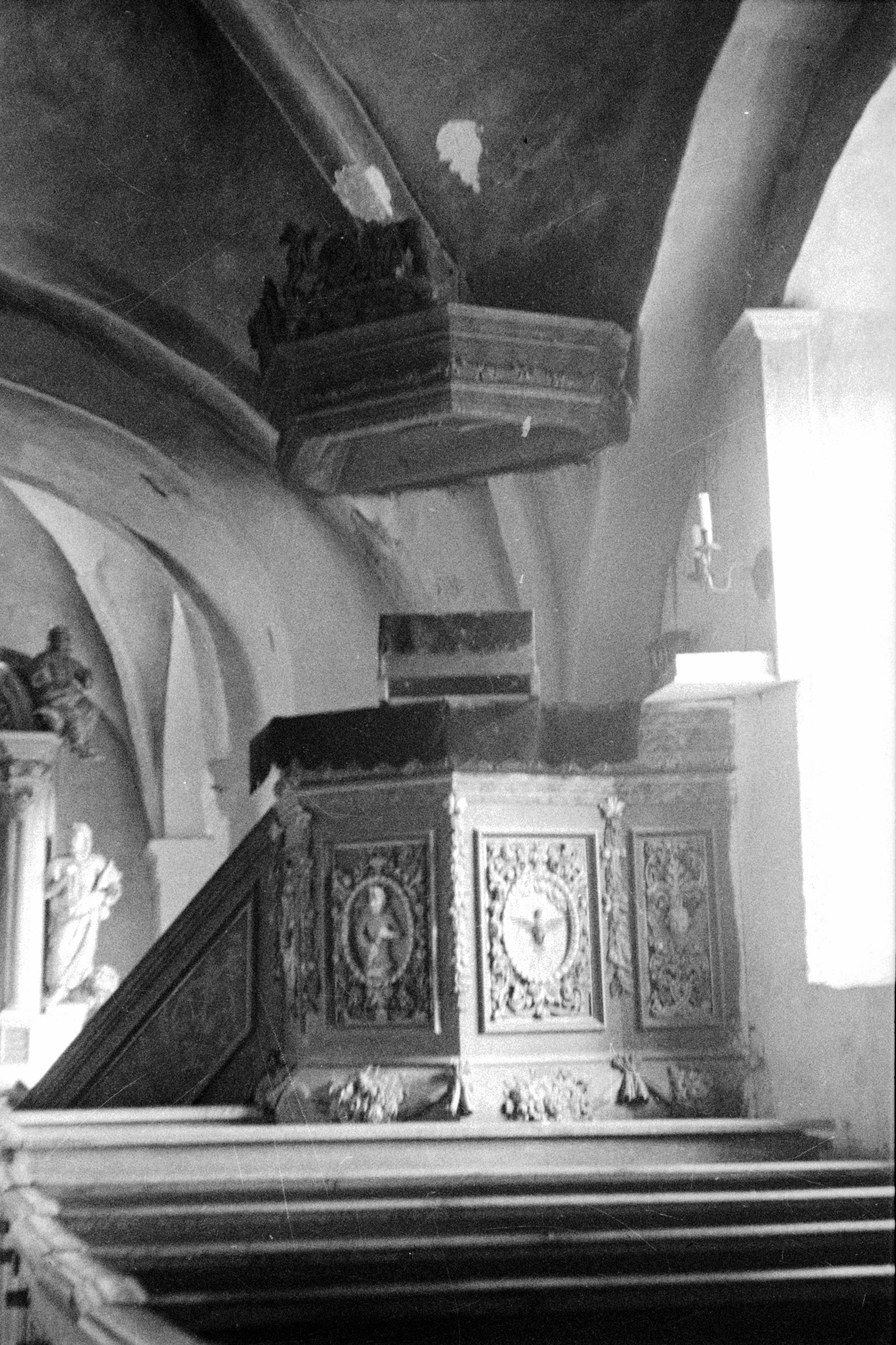 Osvald Owald, Skårby kyrka