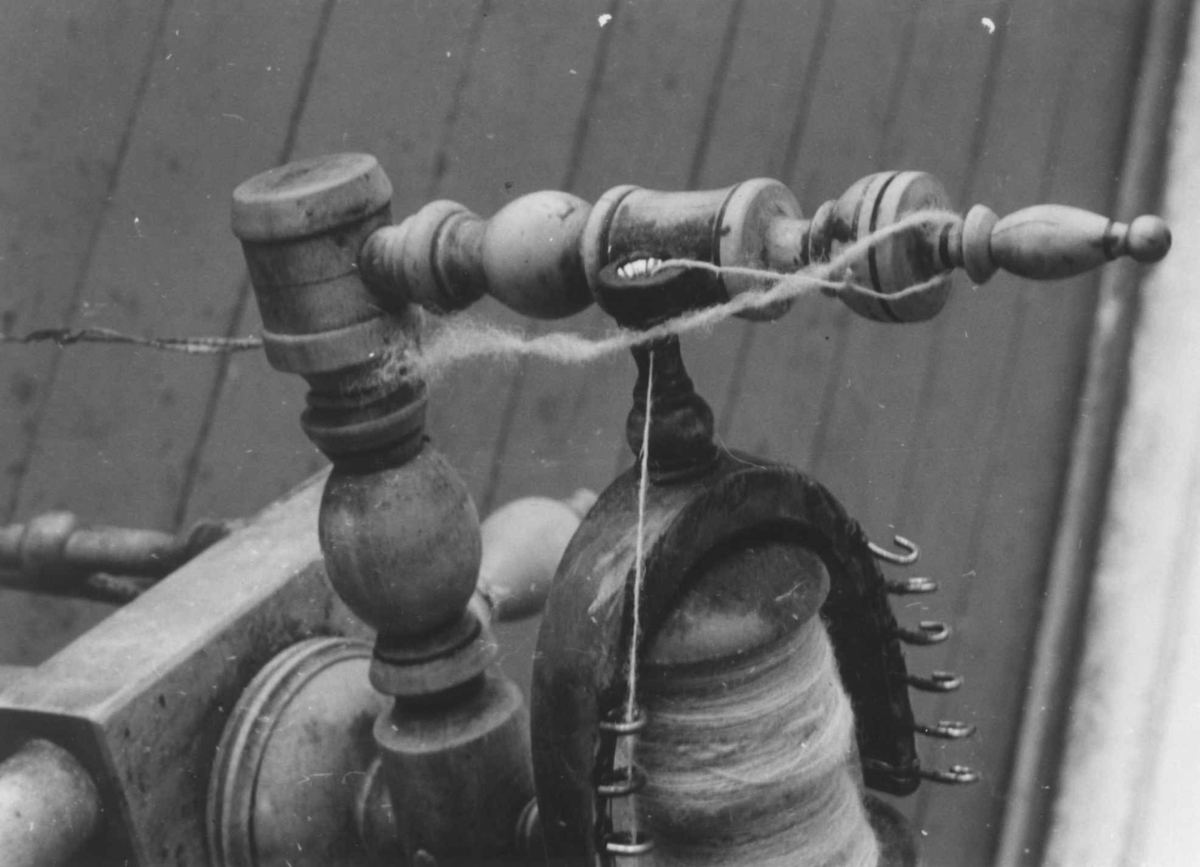 Anna Grostøl, Detalj av rokk. Åseral, Vest-Agder 1943.