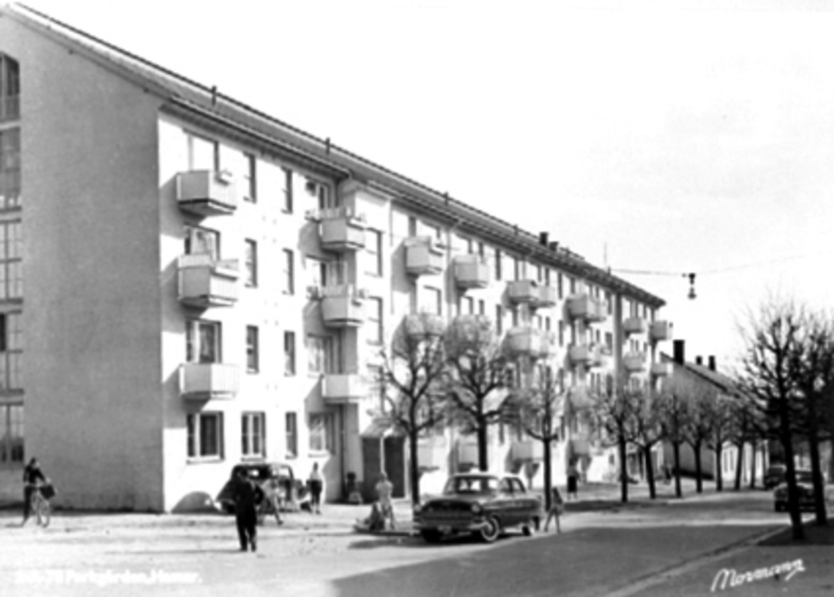 Anno Domkirkeodden, EKSTERIØR PARKGÅRDEN, PARKGATA 33, FOLK, BILER, SYKLER,