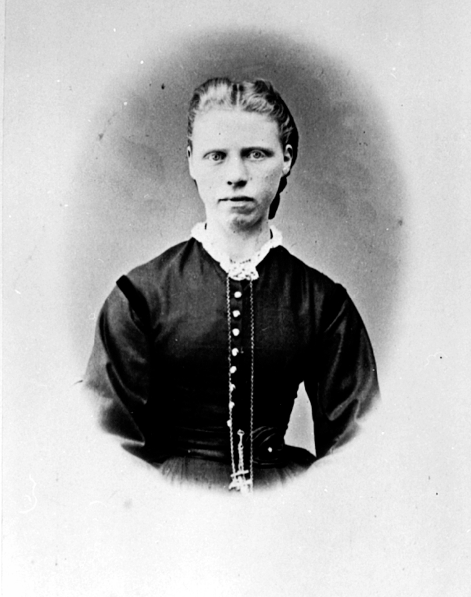 Anno Domkirkeodden, Portrett av Kristine Gålås, Gålås store, Furnes, Født Deglum lille, 11.5.1845.