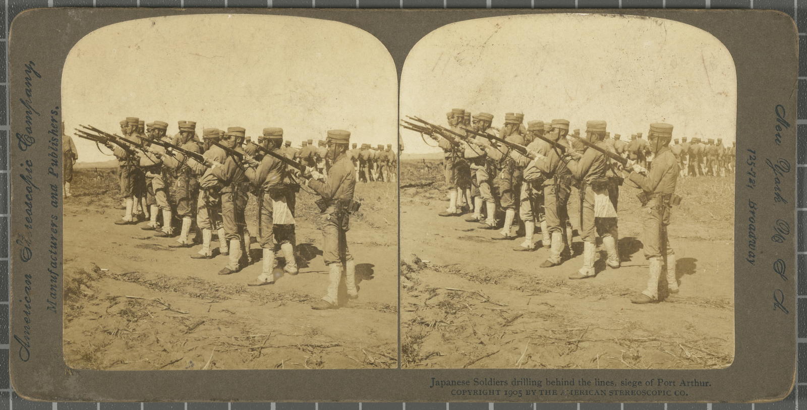 Desconegut, Japanese Soldiers drill the lines, Port Arthur. Justification of the title registered American Stereoscopic Company