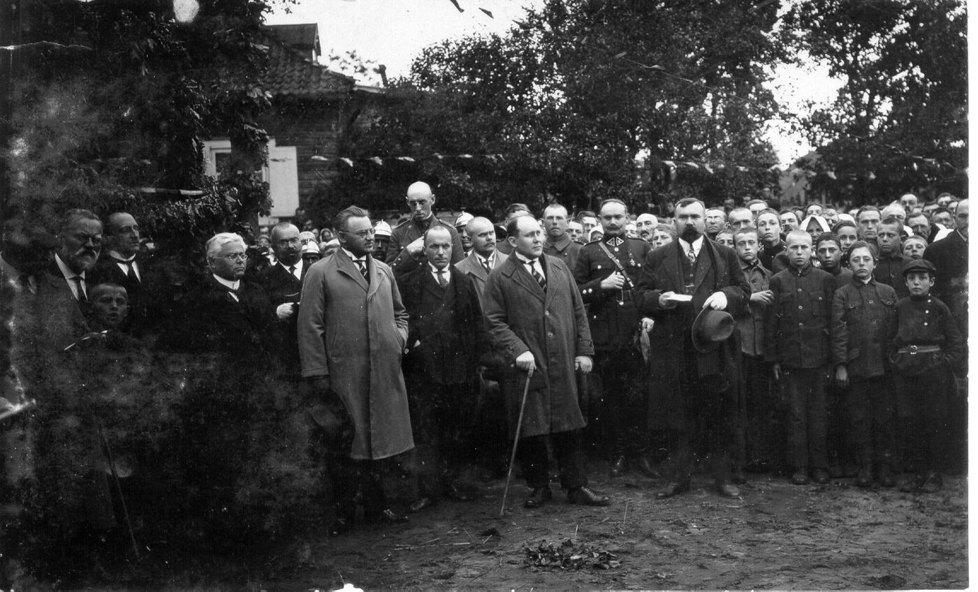 Petras Ločeris, Paminklo poetui Stanislovui Dagiliui atidengimo iškilmių dalyviai