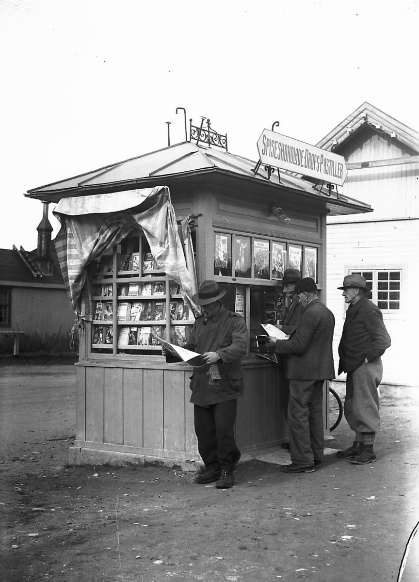 Per K. Lien, Kiosk på Stasjonen.