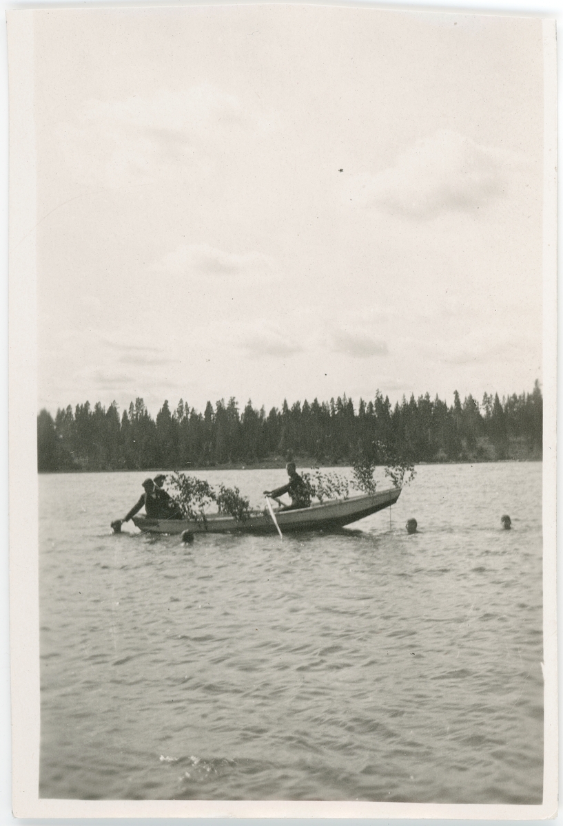Okänd,, Men in a Relieved Rowing Boat, Uppsala