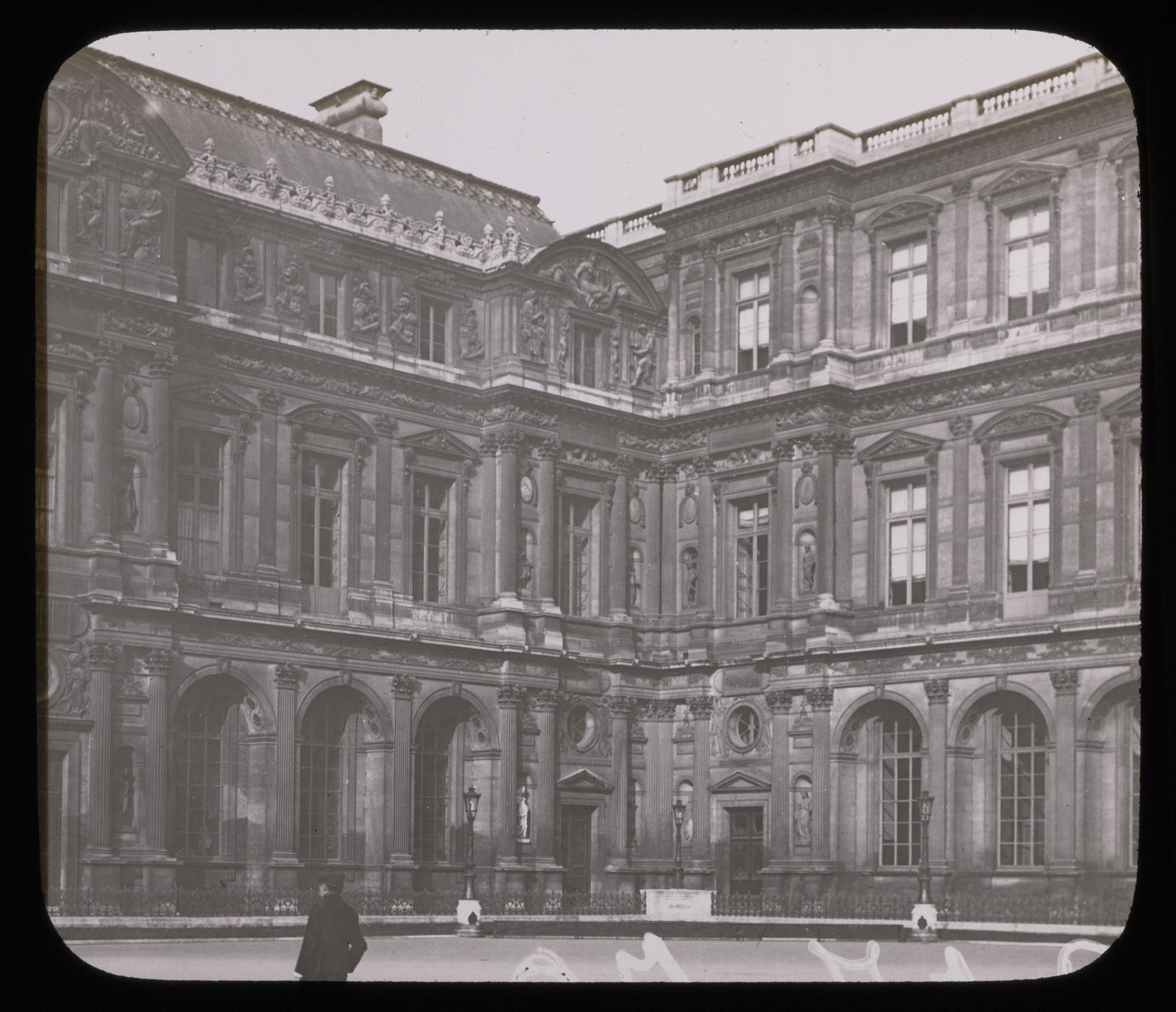 Desconegut, Paris. Le Louvre. Angle of the Cour Carrée Mazo, E.