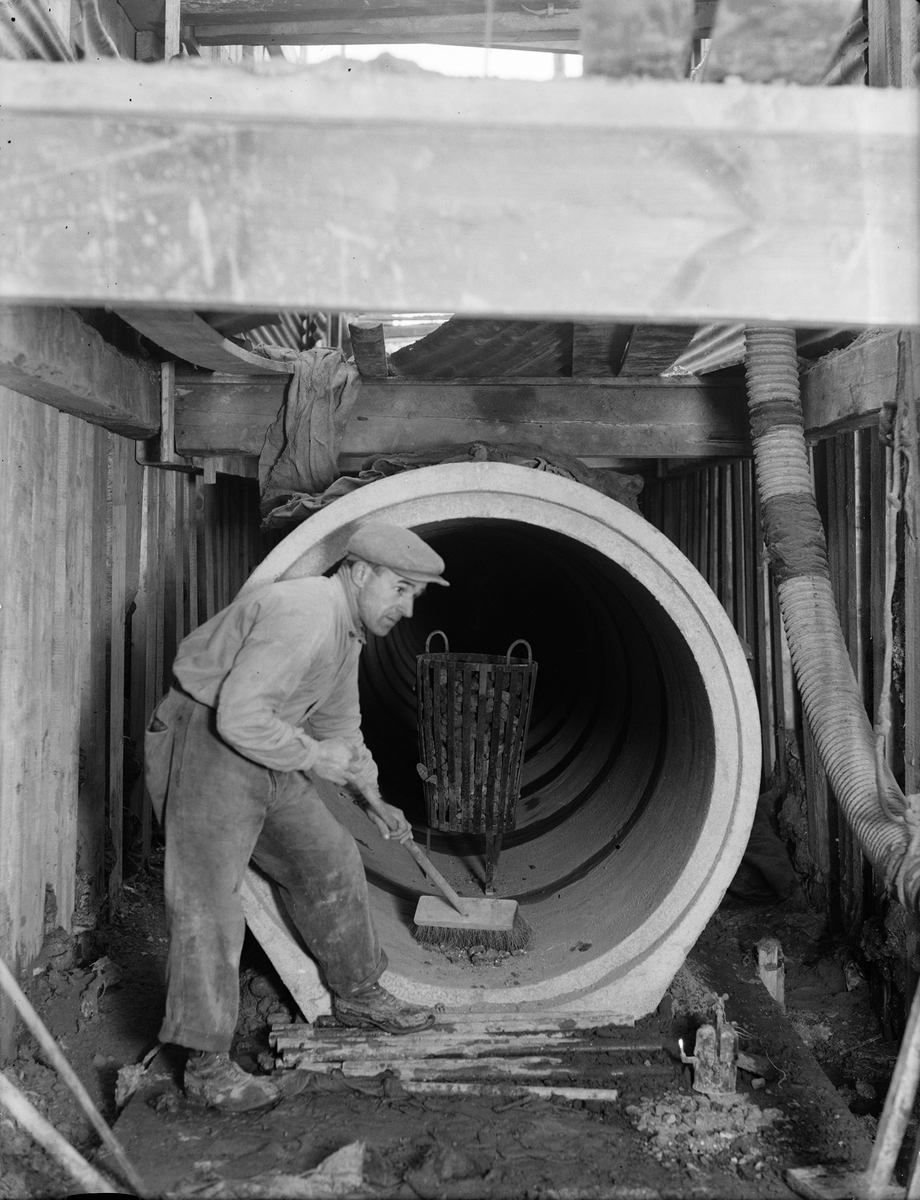 Paul Sandberg, "Stadens arbeten med regnvattenledning under S.J:s och Roslagsbanans spårområden", Järnvägsområdet, Uppsala 1935