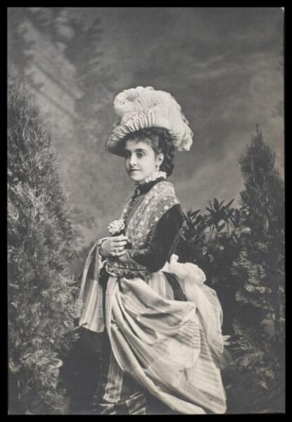 London Stereoscopic and Photographic Company, Guy Little Theatrical Photograph