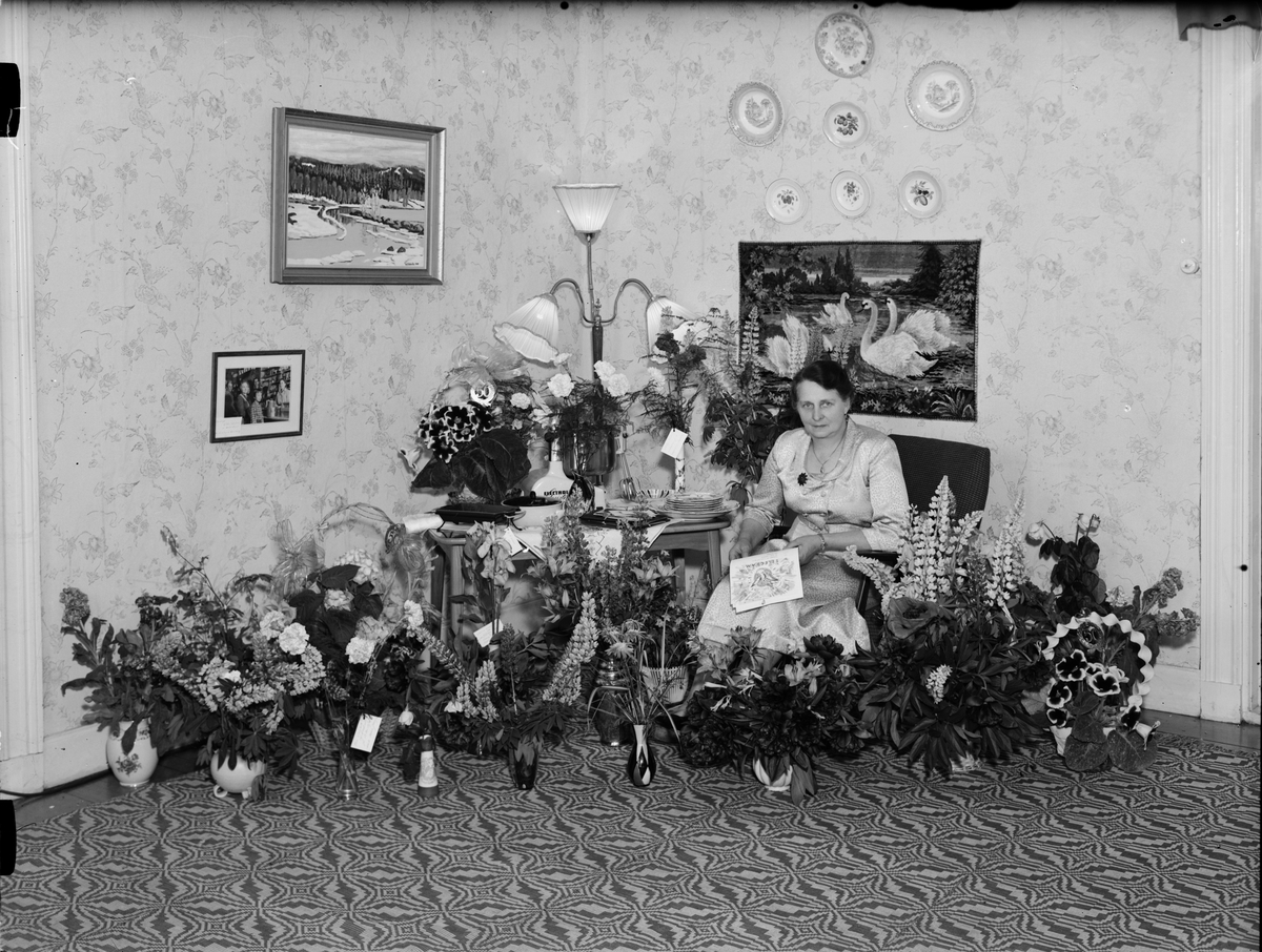 Skötsner-Edhlund, Woman in a Home Environment surrounded by flowers celebrating 50 years, Östhammar, Uppland