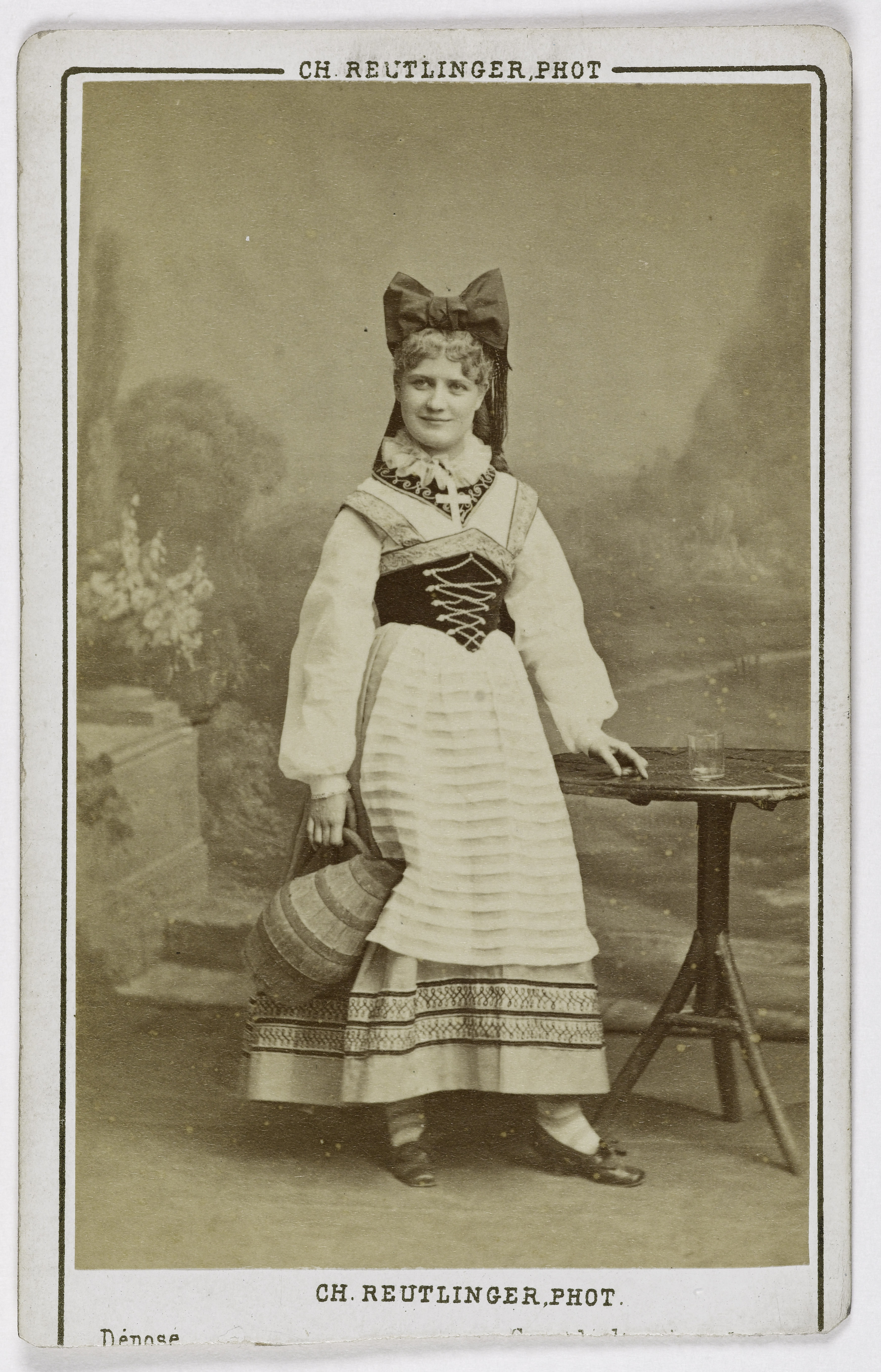 Charles Reutlinger, Portrait d'Hélène Emma (actrice au théâtre de l'Ambigü et du Palais-royal)