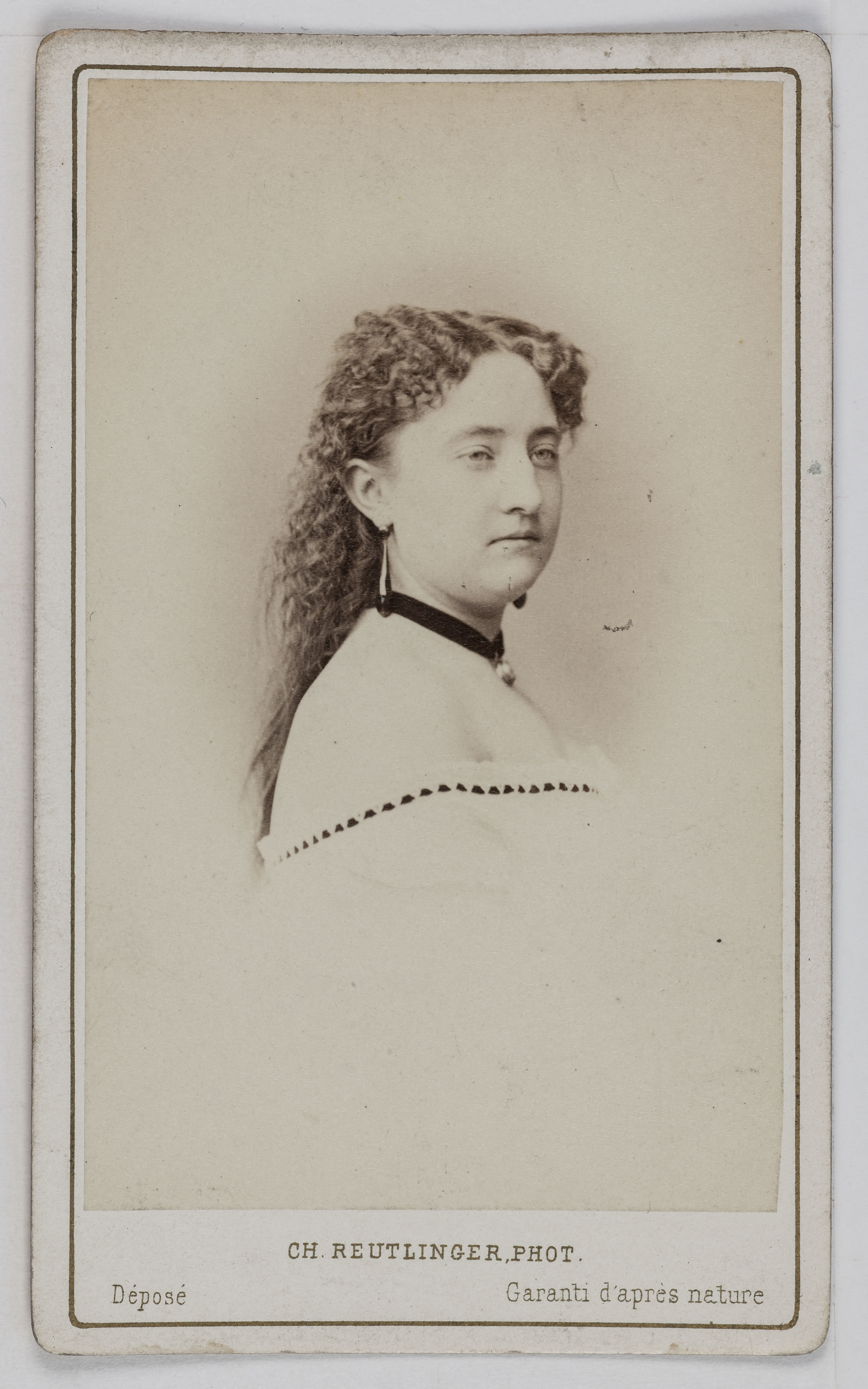Charles Reutlinger, Portrait de Caroline Van Dyck, actrice au Théâtre des Bouffes Parisiens en 1869-1871, au Théâtre des Folies Dramatiques et au Théâtre Athénée ? en 1878.