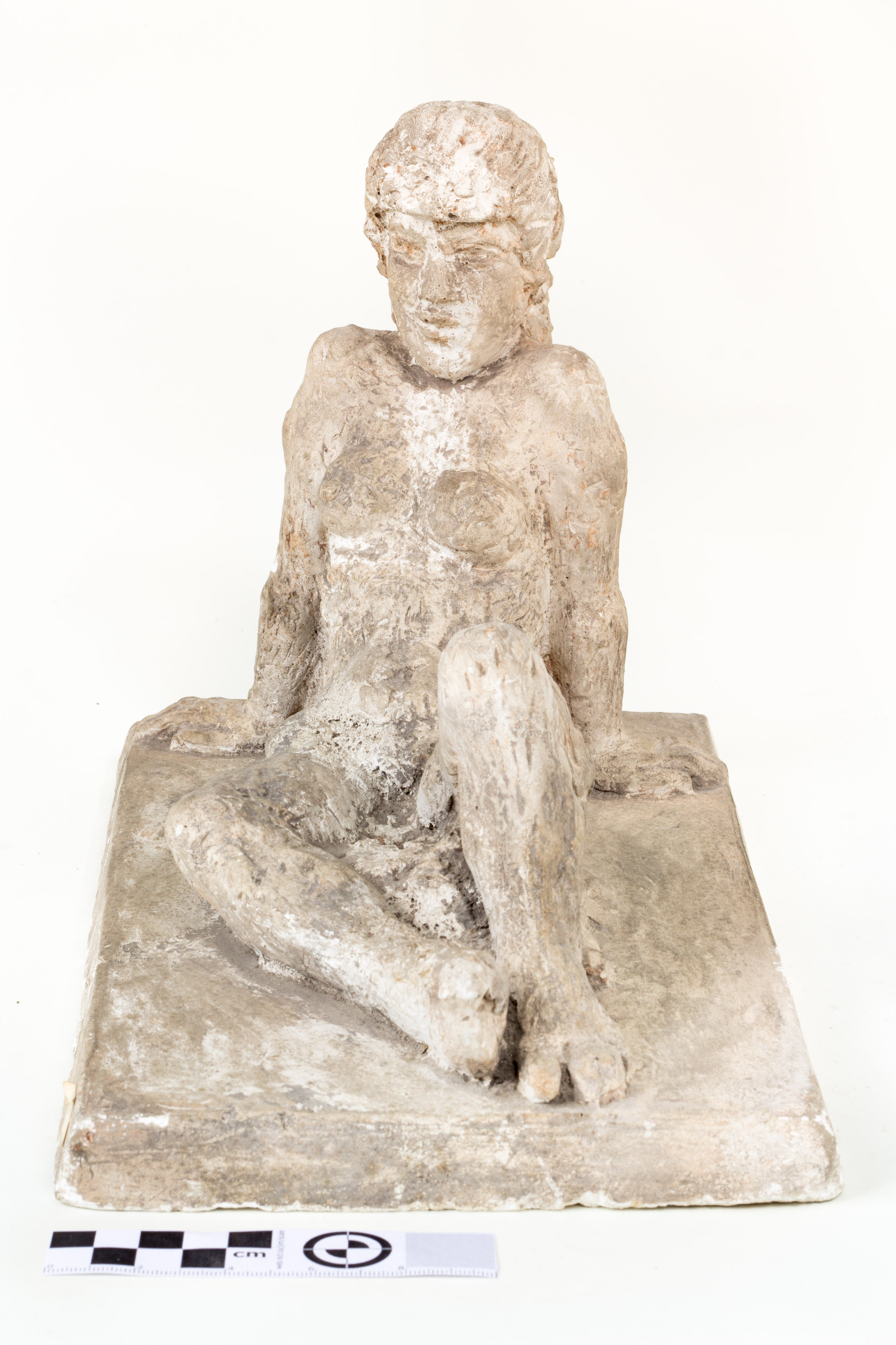 Anton (autor) Starkopf, Istuv naisfiguur