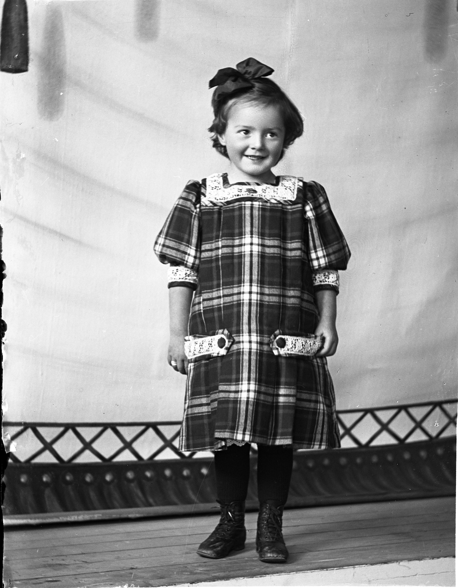 Oscar Holte, Portrett av jente
