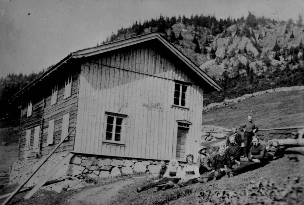 Ukjent, Fra en serie fotografier fra et album som har tilhørt folklorist og professor Moltke Moe (1859-1913), antatt fra 1880-årene med motiver fra Telemark.