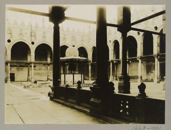K.A.C. Creswell, The courtyard of the mosque of Altinbugha al-Maridani, Cairo