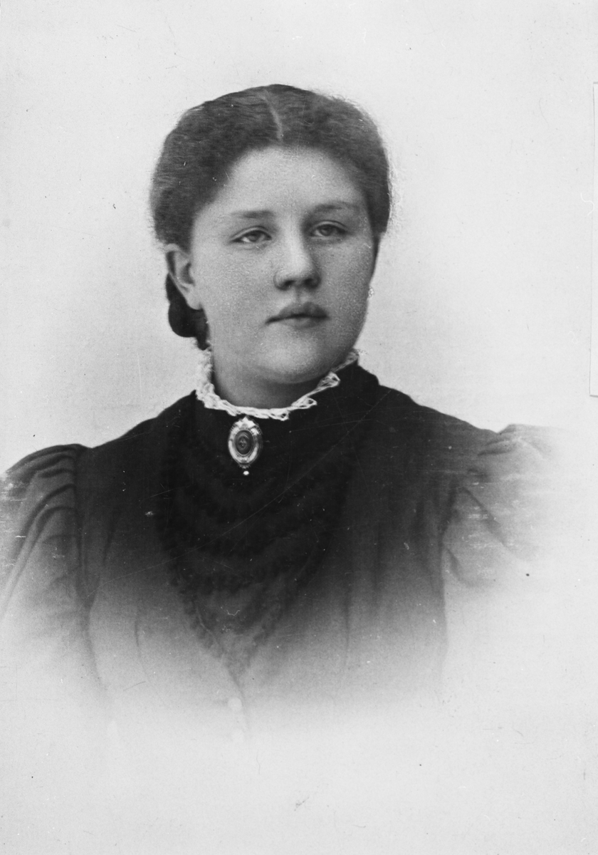 Henrik Augustinsson Stinessen, Portrett av kvinne - Kristine Jonsen