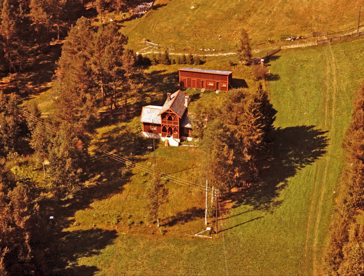 Widerøes Flyveselskap A/S, Gårdsplass.