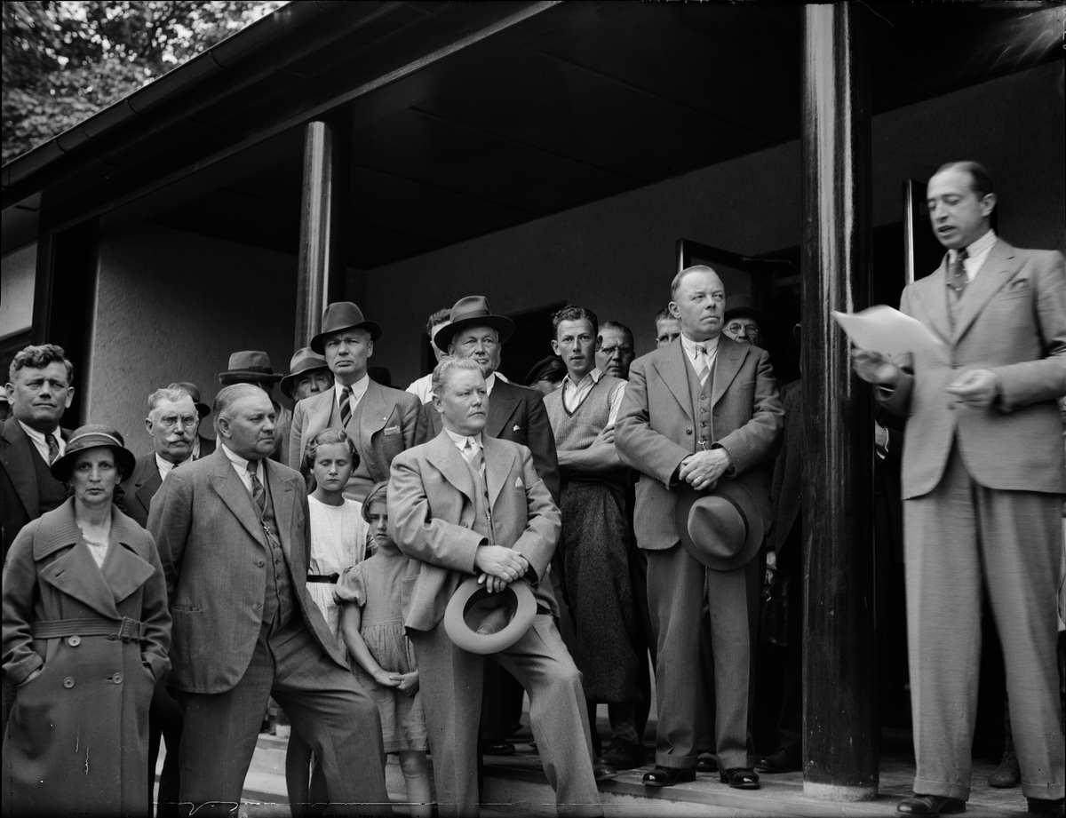 Paul Sandberg, Head of Dräsel Nils A Wahlgren speaking on the occasion of the inauguration of Uppsala bus station, The railway area, KungsD