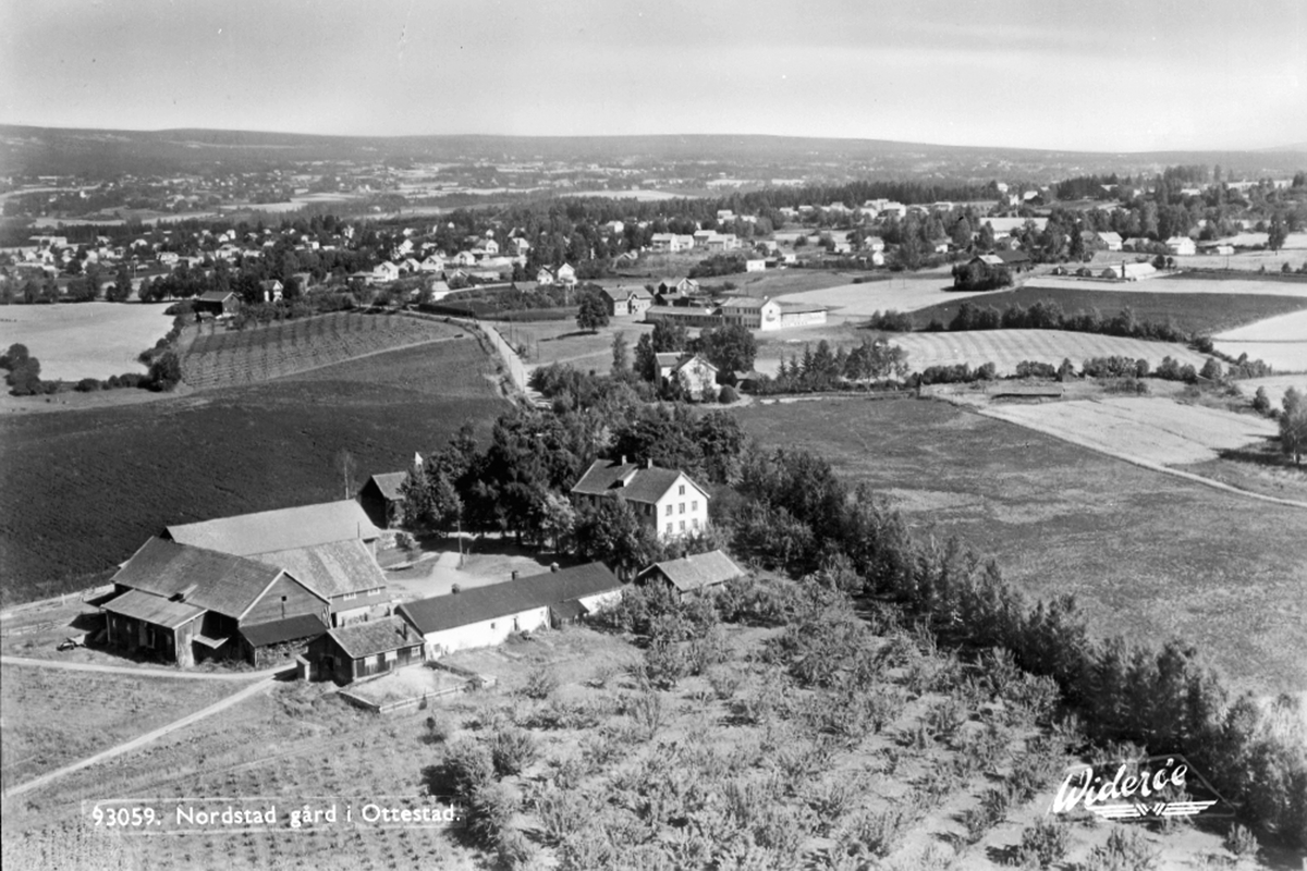 Widerøes Flyveselskap A/S, FLYFOTO NORDSTAD, OTTESTAD, POSTKORTNEGATIV