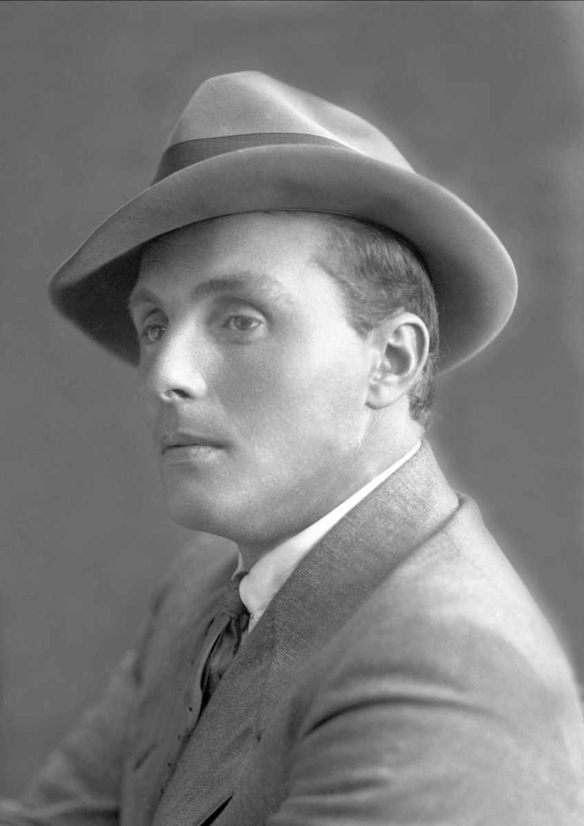 Gustav Borgen, NFB.44961