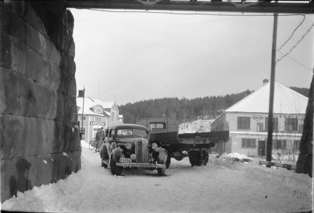 Håkon Prestkværn, KOLLISJON, BILULYKKE I JERNBANEUNDERGANGEN I MOELV, BUICK 1936 D 4334, OG CHEVROLET LASTEBIL D-3657.