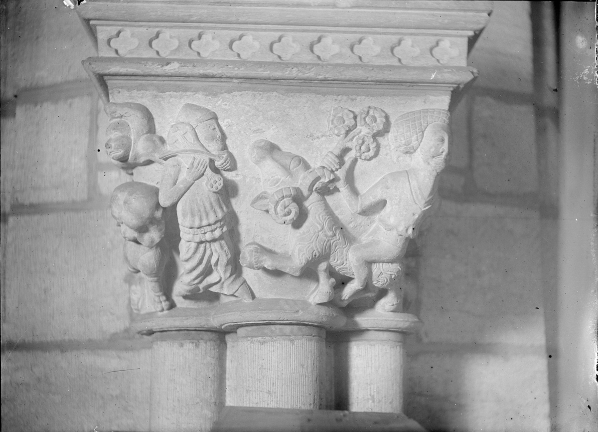 Henri Osti's Fotografiateliér, Kragsten i Uppsala domkyrka, Uppsala före 1914