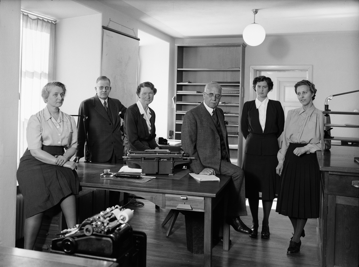 Paul Sandberg, Kvinnor och män i kontorsmiljö, Uppsala 1943