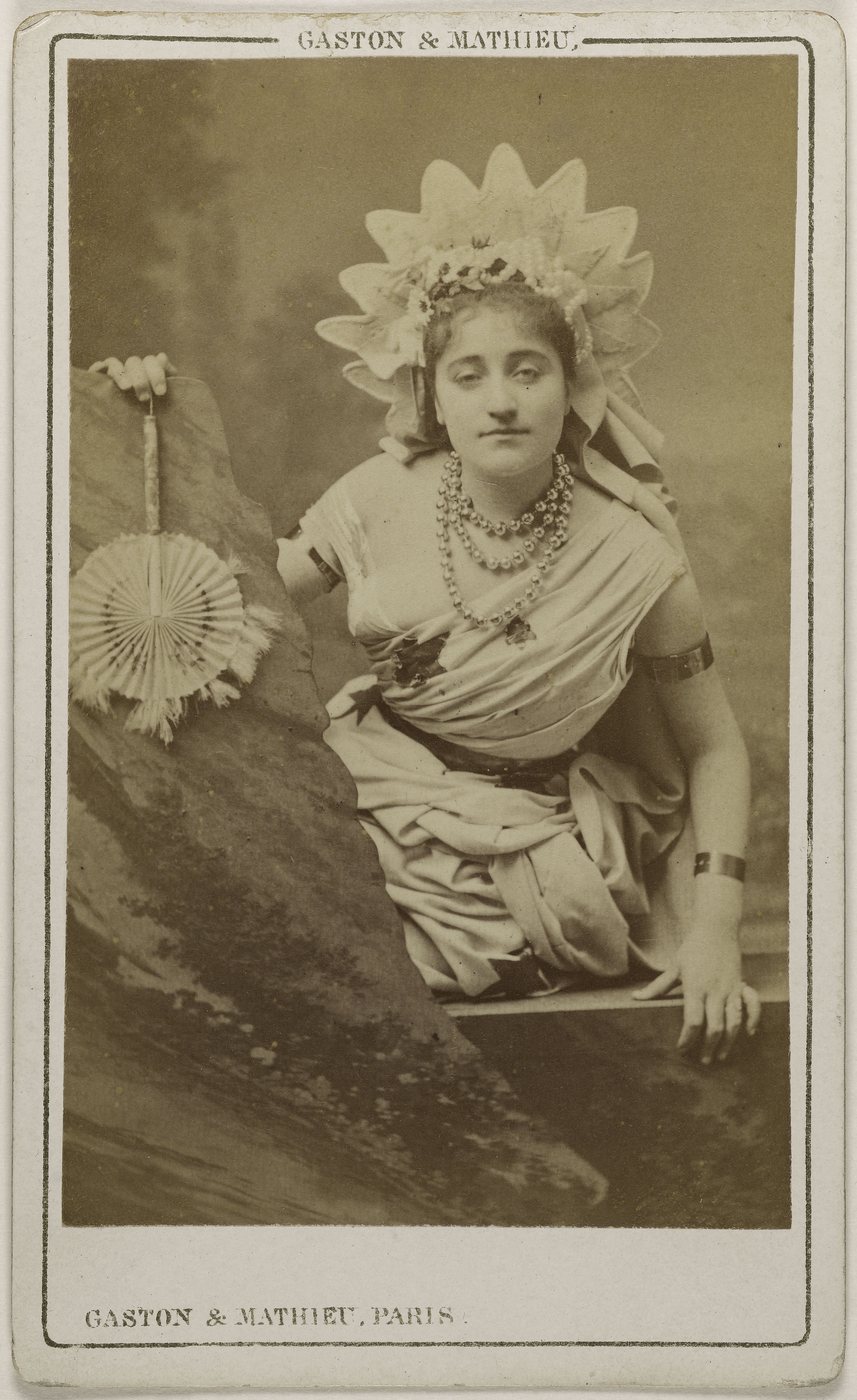 Mathieu & Cie Gaston, Portrait de Bernard, (actrice)