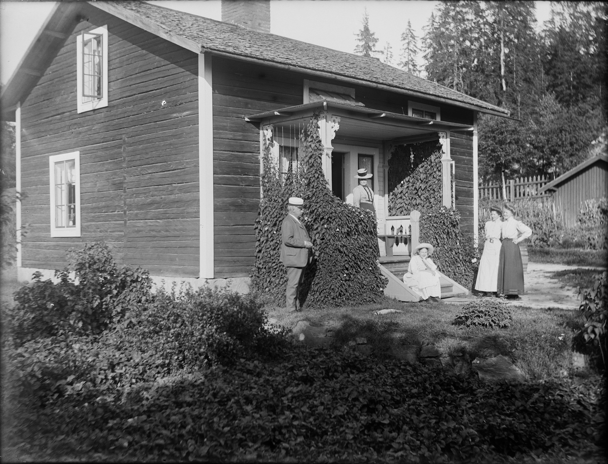 St Joseph, Möjligen Palmlövs framför bostadshus, Medelpad 1910
