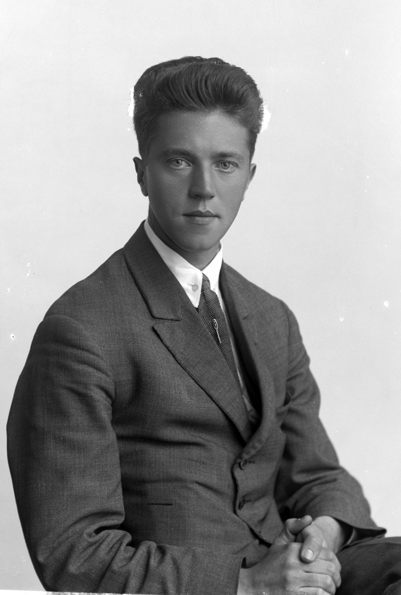 Christian Grundseth, BJØRNERUD E. , HALVFIG. , 26069