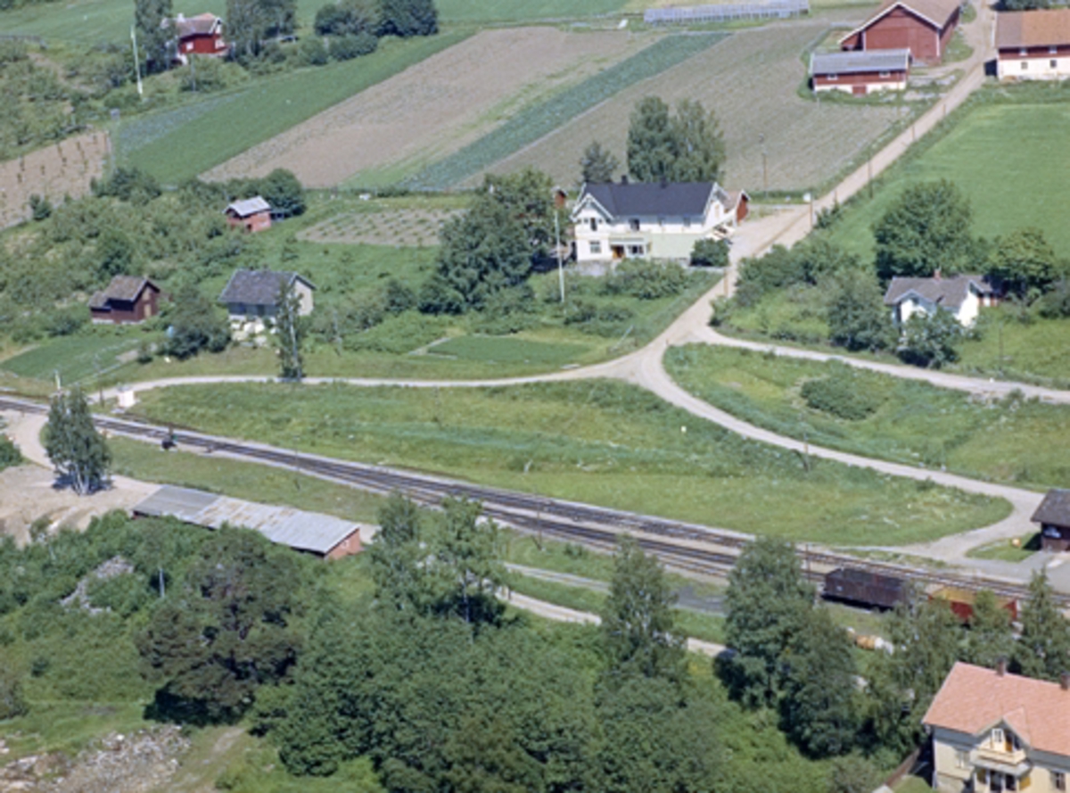 Widerøes Flyveselskap A/S, Flyfoto av Husum, Røseth kolonial, Jessnes, Ringsaker.