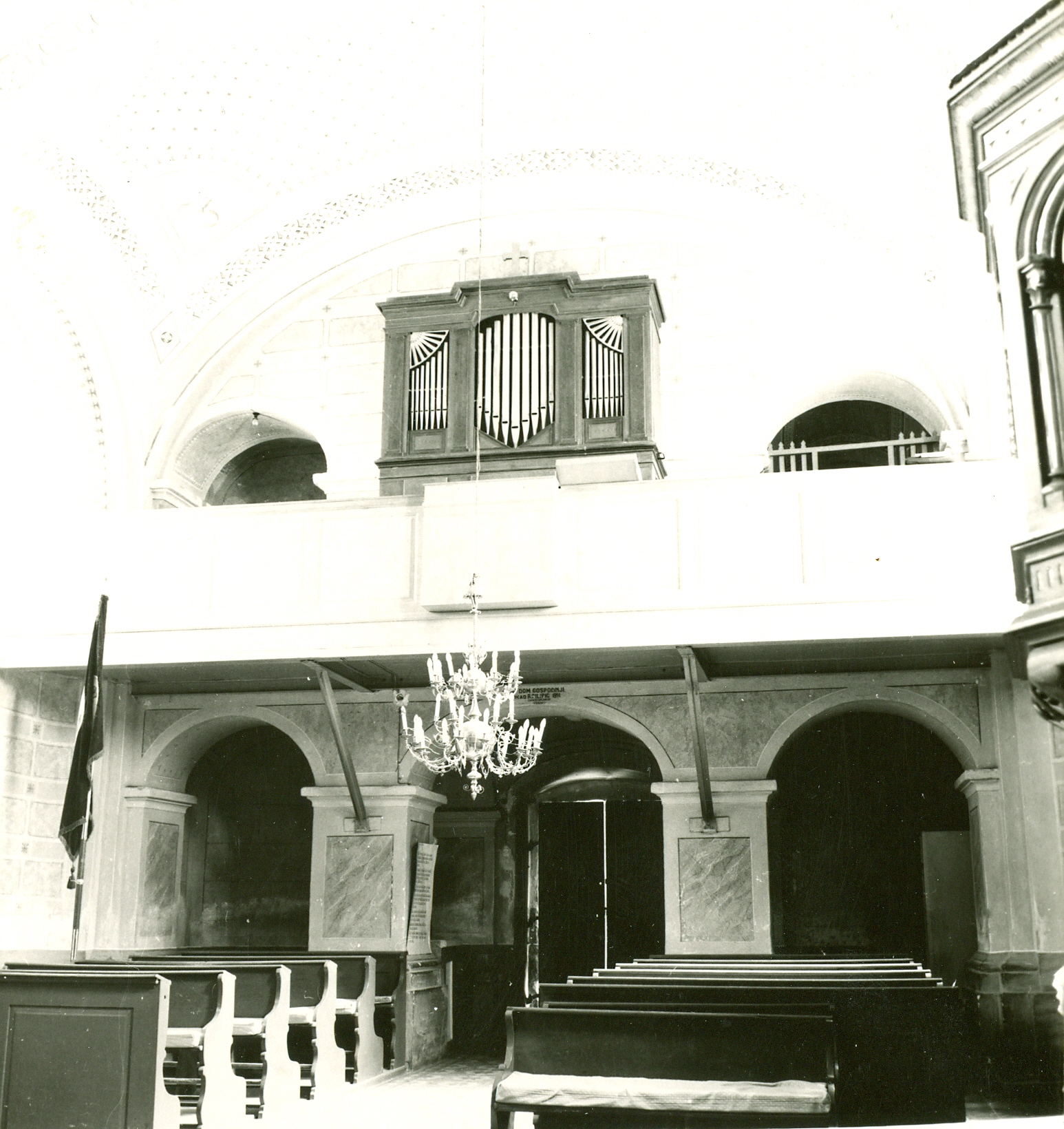 Nino Vranić, Rokovci (Vinkovci) - Župna crkva Sv. Roka - Smještaj u prostoru