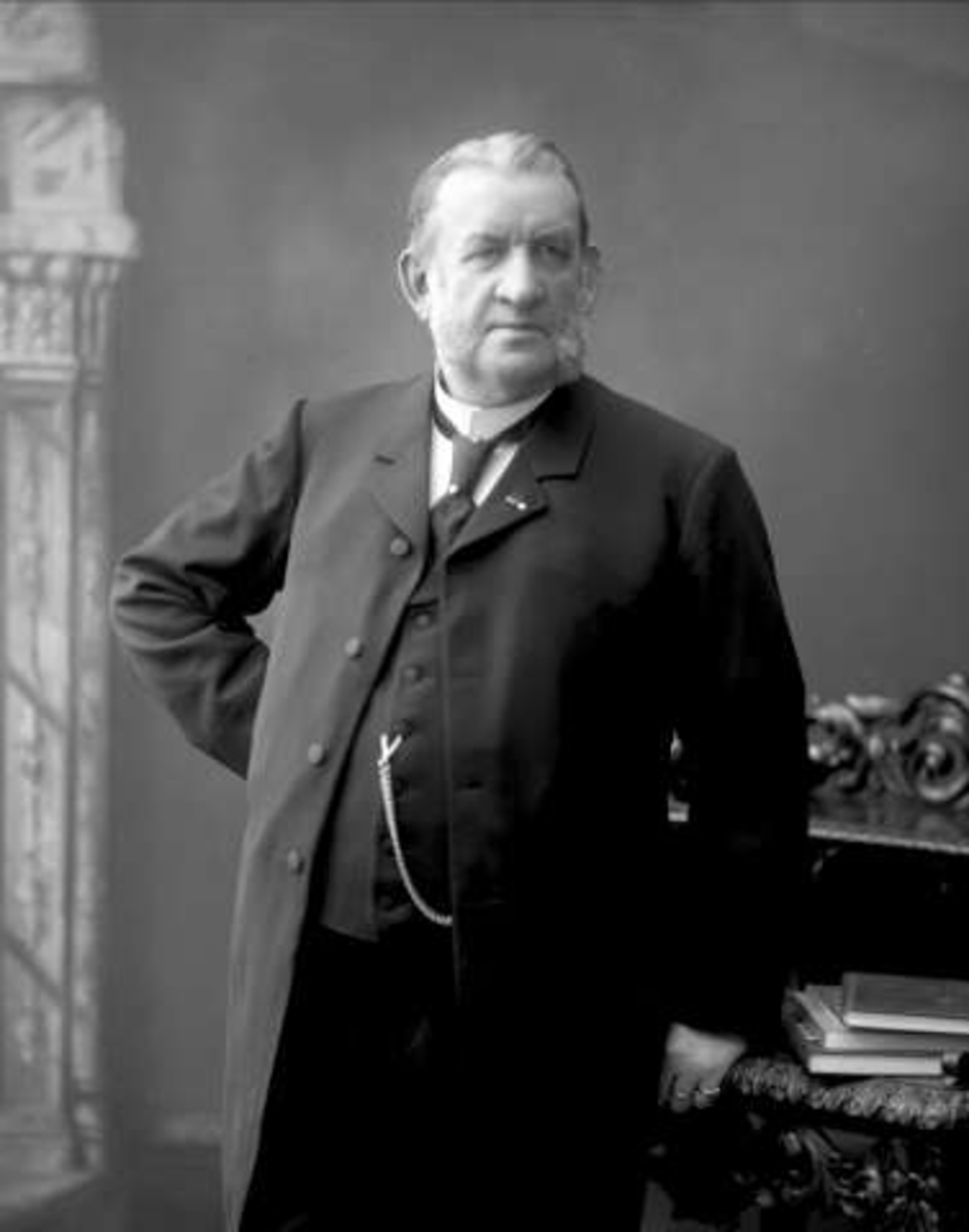 Gustav Borgen, Portrett, mann i dress, kinneskjegg. Herr fogd Garber.