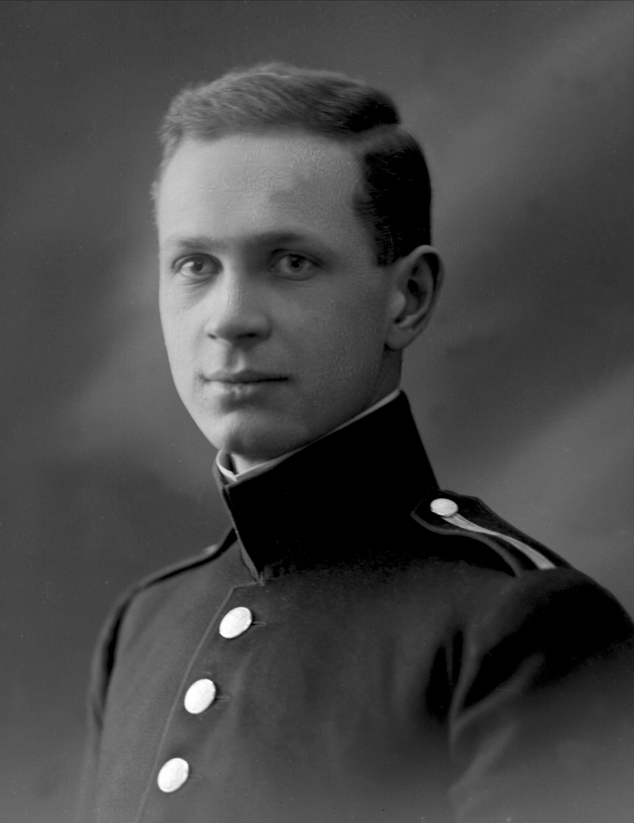 Gustav Borgen, Portrett, mann i kadettuniform.