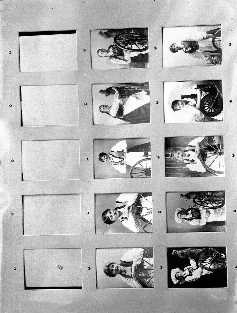 Solveig Lund, Oversiktsbilde av Solveig Lunds monteringer av sine fotografier på veggen i studioet.