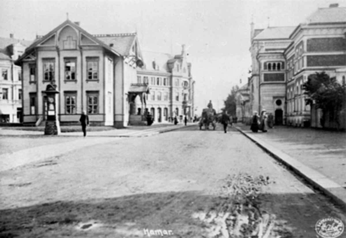 Anno Domkirkeodden, JERNBANEPLASSEN, 2 STASJONSBYGNING, HESTEKJØRETØY, FOLK